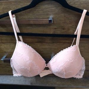 Calvin Klein sz 36C lace underwire bra